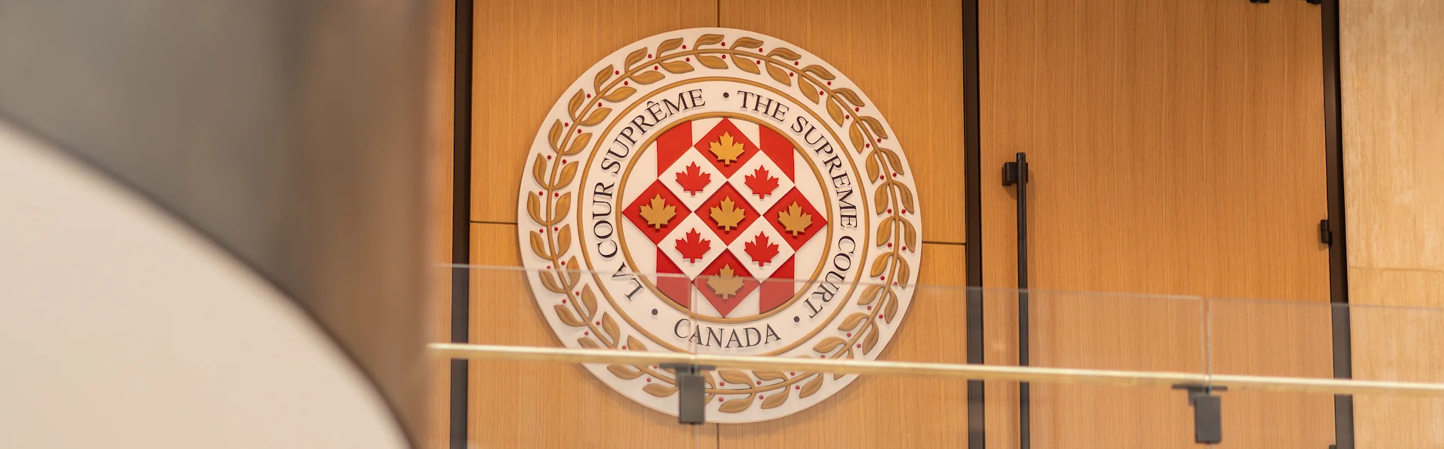 Les portes de la salle d’audience principale de la Cour suprême du Canada