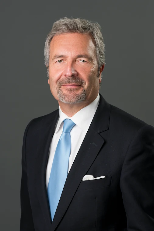 Le juge Glenn D. Joyal en tenue d’affaires