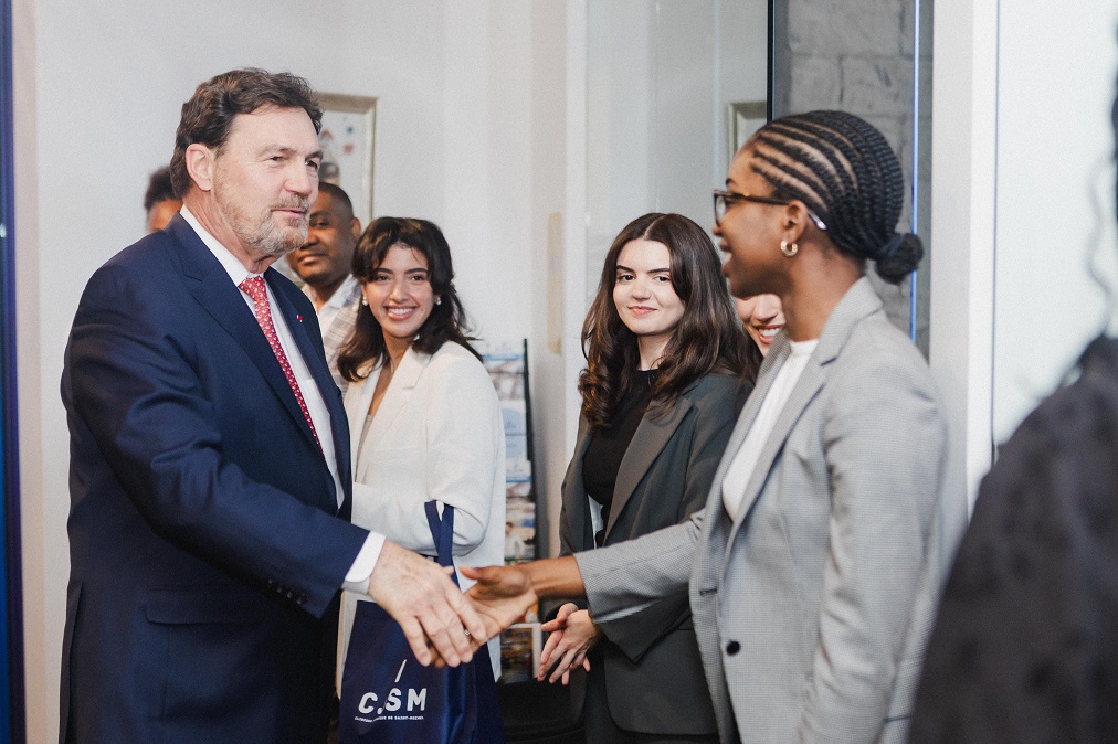 Chief Justice Wagner shakes hands with a volunteer