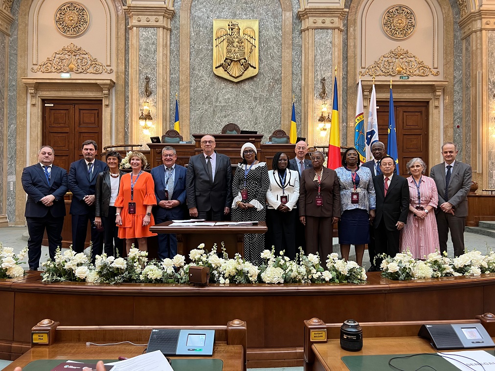 Group photo of the Chief Justice with congress participants