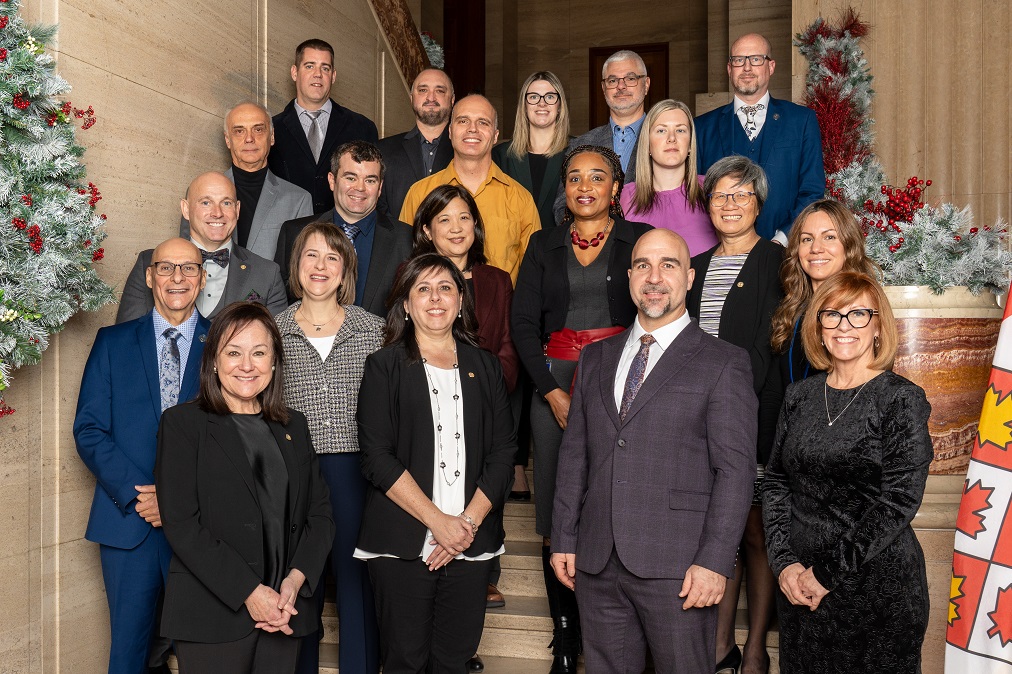 Group photo of Justice Suzanne Côté, Chantal Carbonneau and the staff members recognized during the Long Service Awards