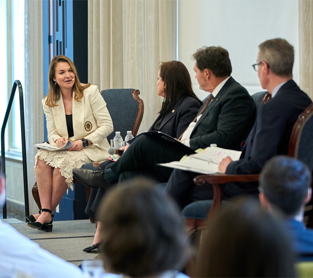 Chief Justice Wagner, Justices Côté and Kasirer, and the Bâtonnière of the Barreau de Montréal speak on stage