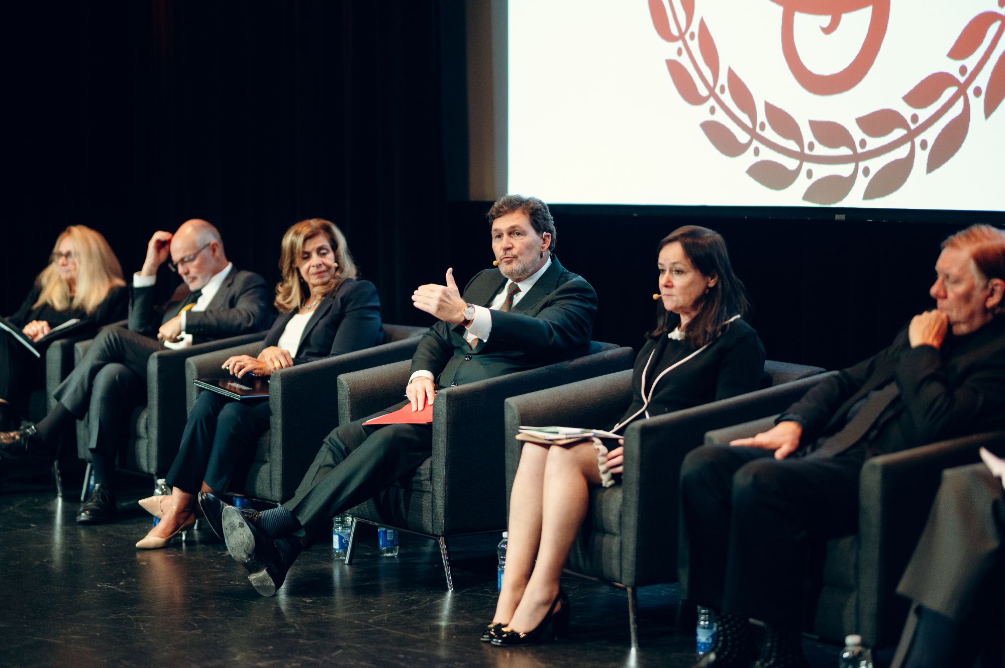 Six juges de la Cour suprême